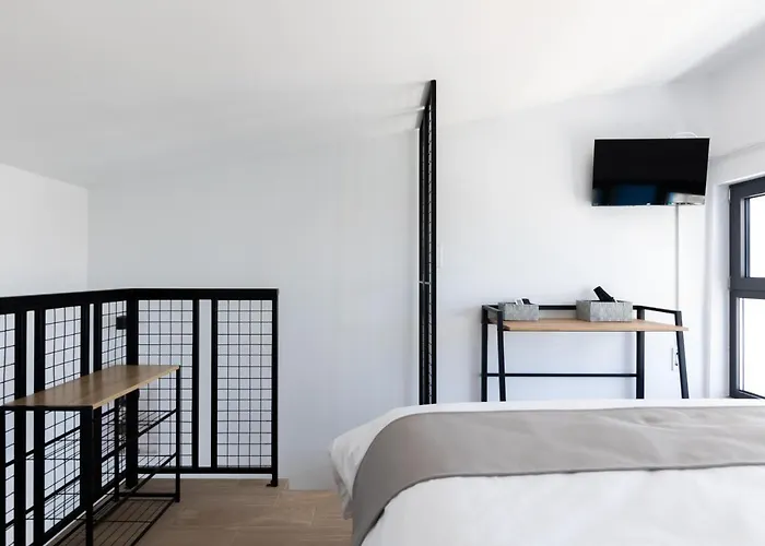 Pagani Blue - Luxury Maisonette B2