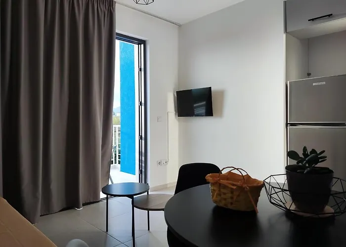 Pagani Blue - Luxury Maisonette B2