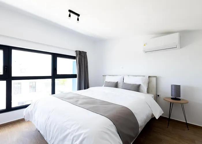 Pagani Blue - Luxury Maisonette B2