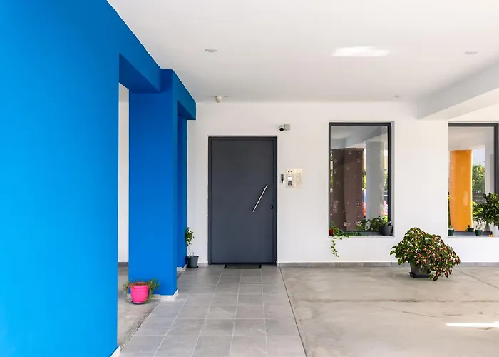 Pagani Blue - Luxury Maisonette B2